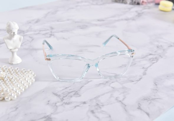 tips membersihkan kacamata